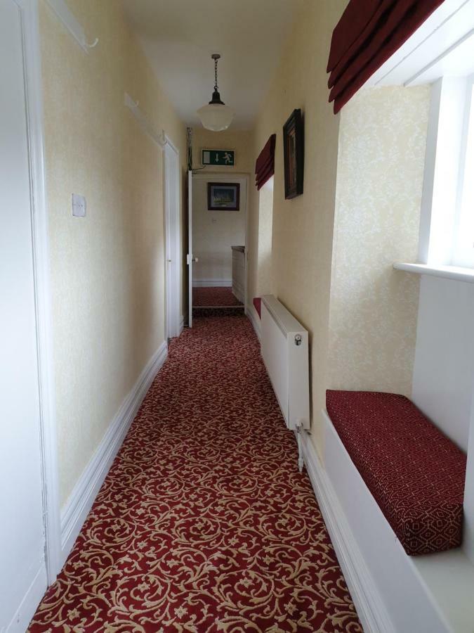 The Bounty Bar Guesthouse Трим Екстериор снимка