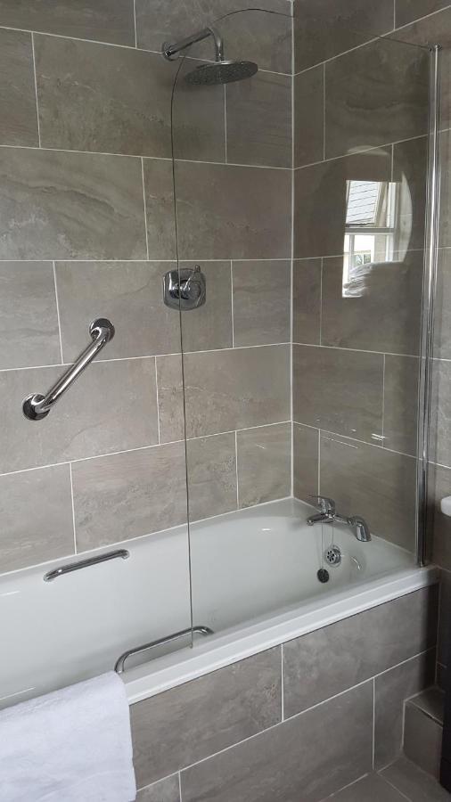 The Bounty Bar Guesthouse Трим Екстериор снимка