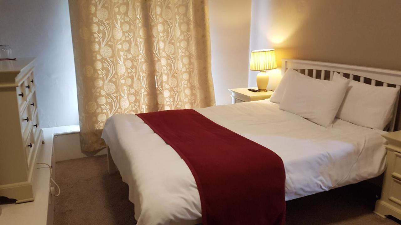 The Bounty Bar Guesthouse Трим Екстериор снимка