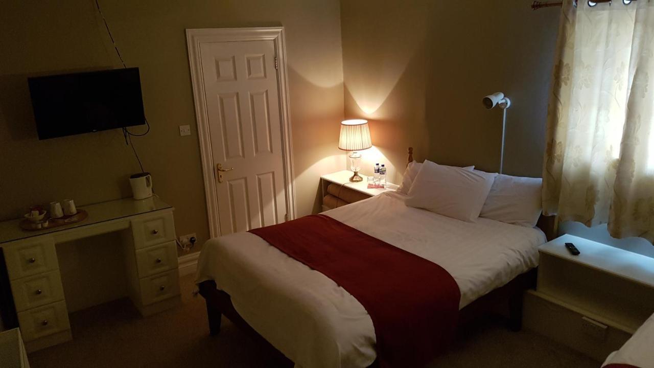 The Bounty Bar Guesthouse Трим Екстериор снимка