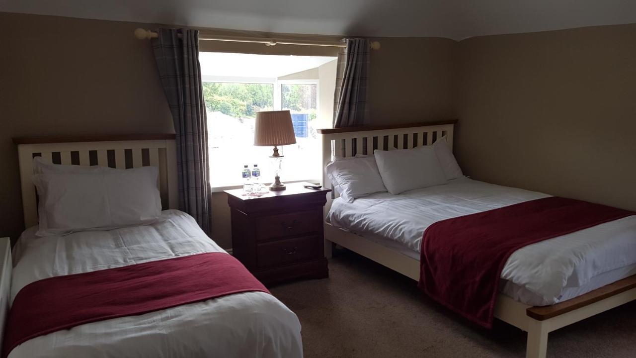 The Bounty Bar Guesthouse Трим Екстериор снимка