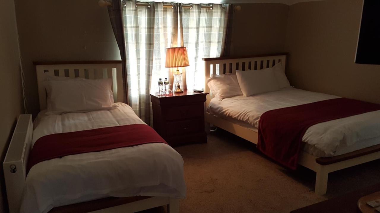 The Bounty Bar Guesthouse Трим Екстериор снимка