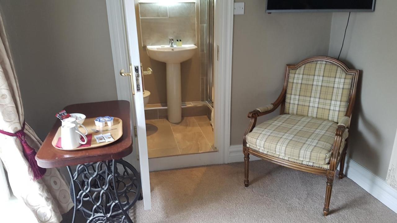 The Bounty Bar Guesthouse Трим Екстериор снимка